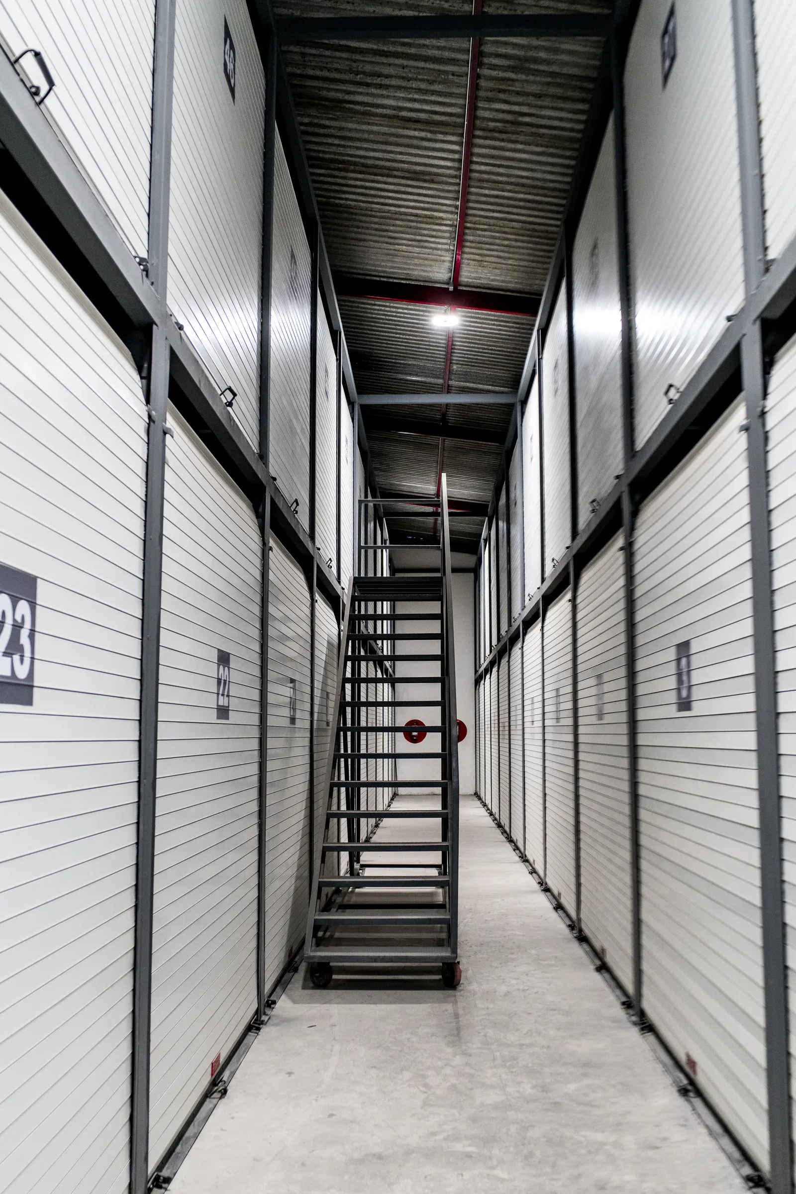 Escaleras de acceso a la planta alta